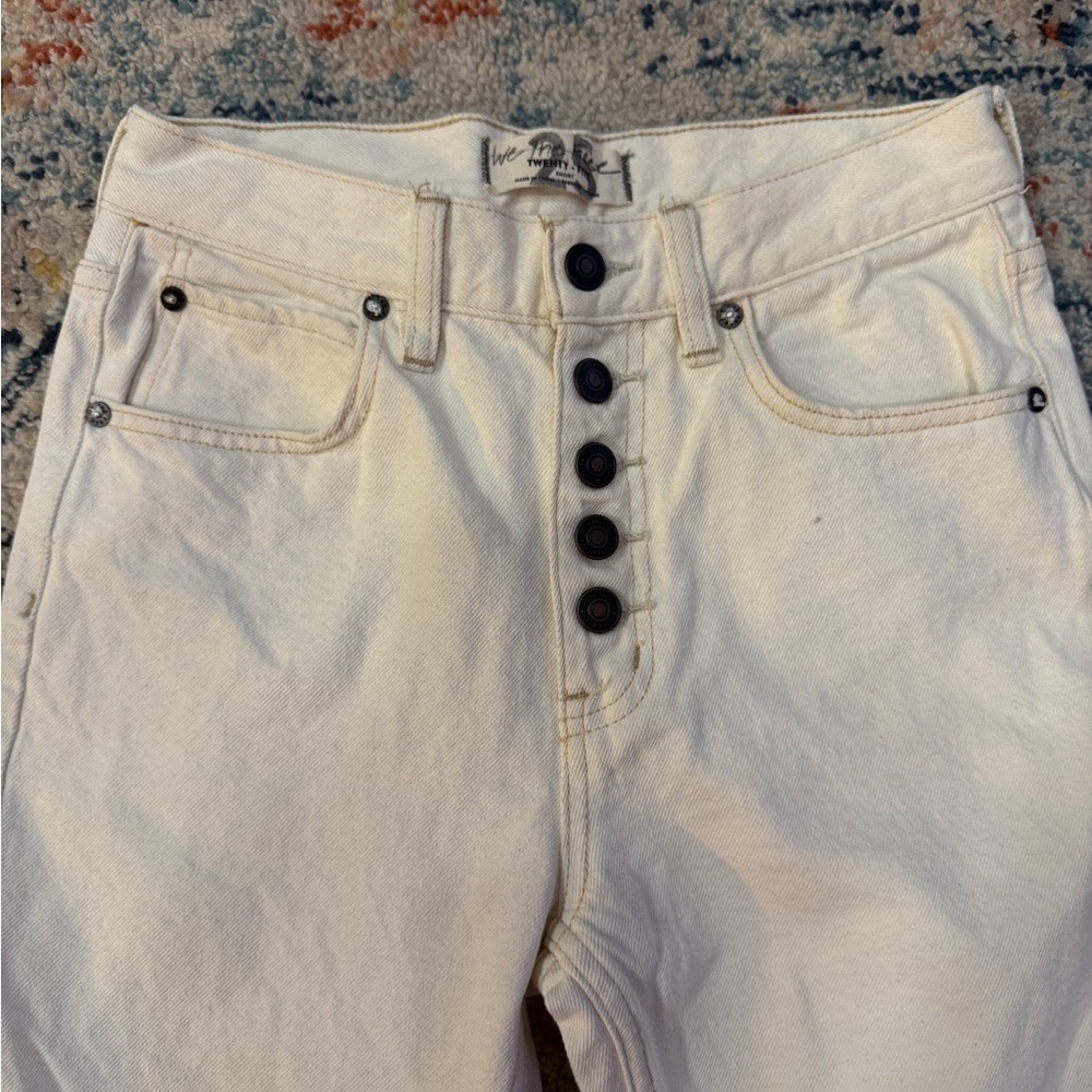 Free People High-waisted cream button fly mom jeans
Size 25 short - Picture 3 of 6